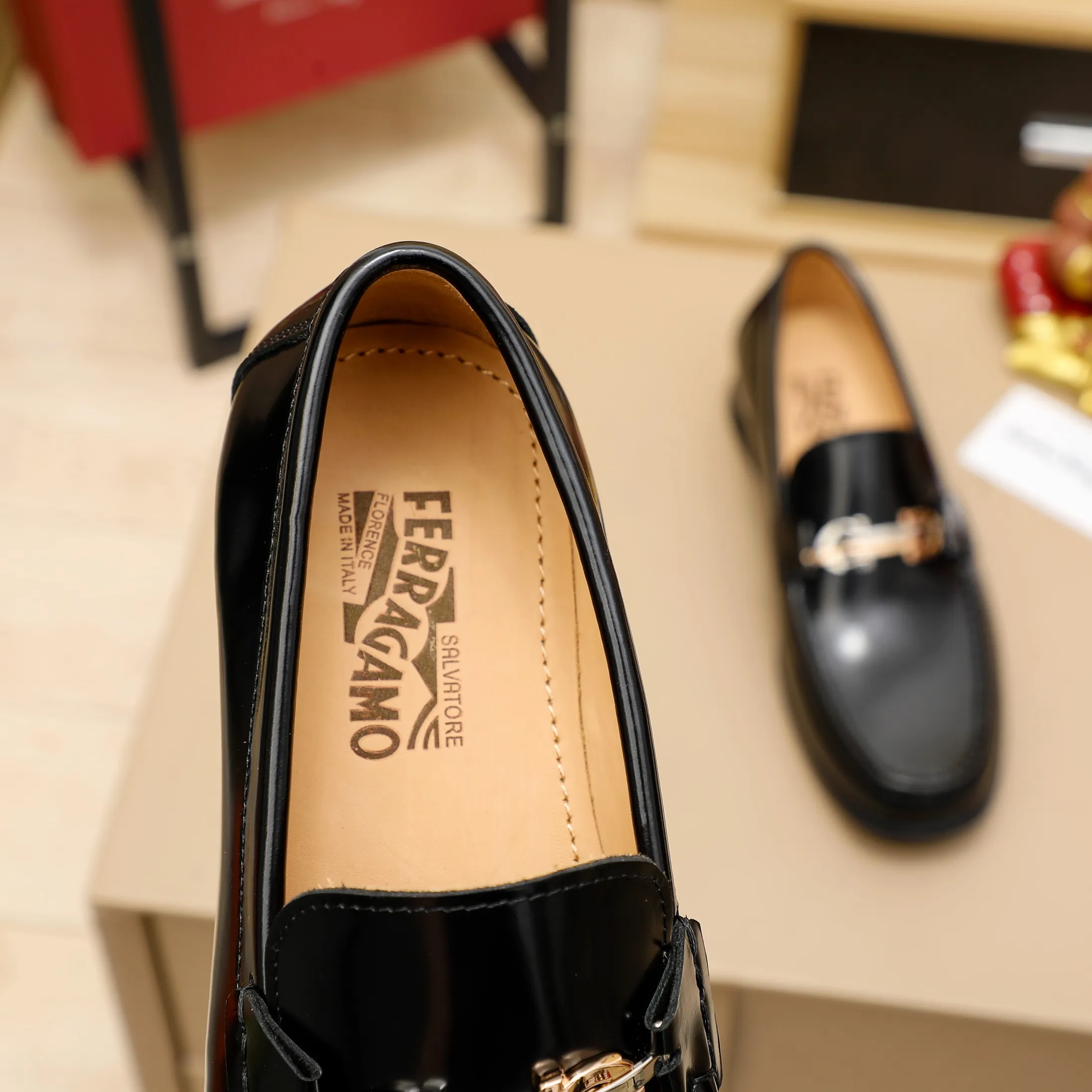 Men's clothing and shoes 💰460 🔥Ferragamo's new men's casual slip-on shoes🇨🇳Official website original 1:1 mold opening, original quality💯Fine workmanship, high-end luxury☘The upper is made of imported Italian first-layer cowhide🌴Luxury🐂leather lining🍓Rubber wear-resistant and non-slip outsole, breathable and comfortable to wear🍍The first choice for high-end men, black, size 38-45